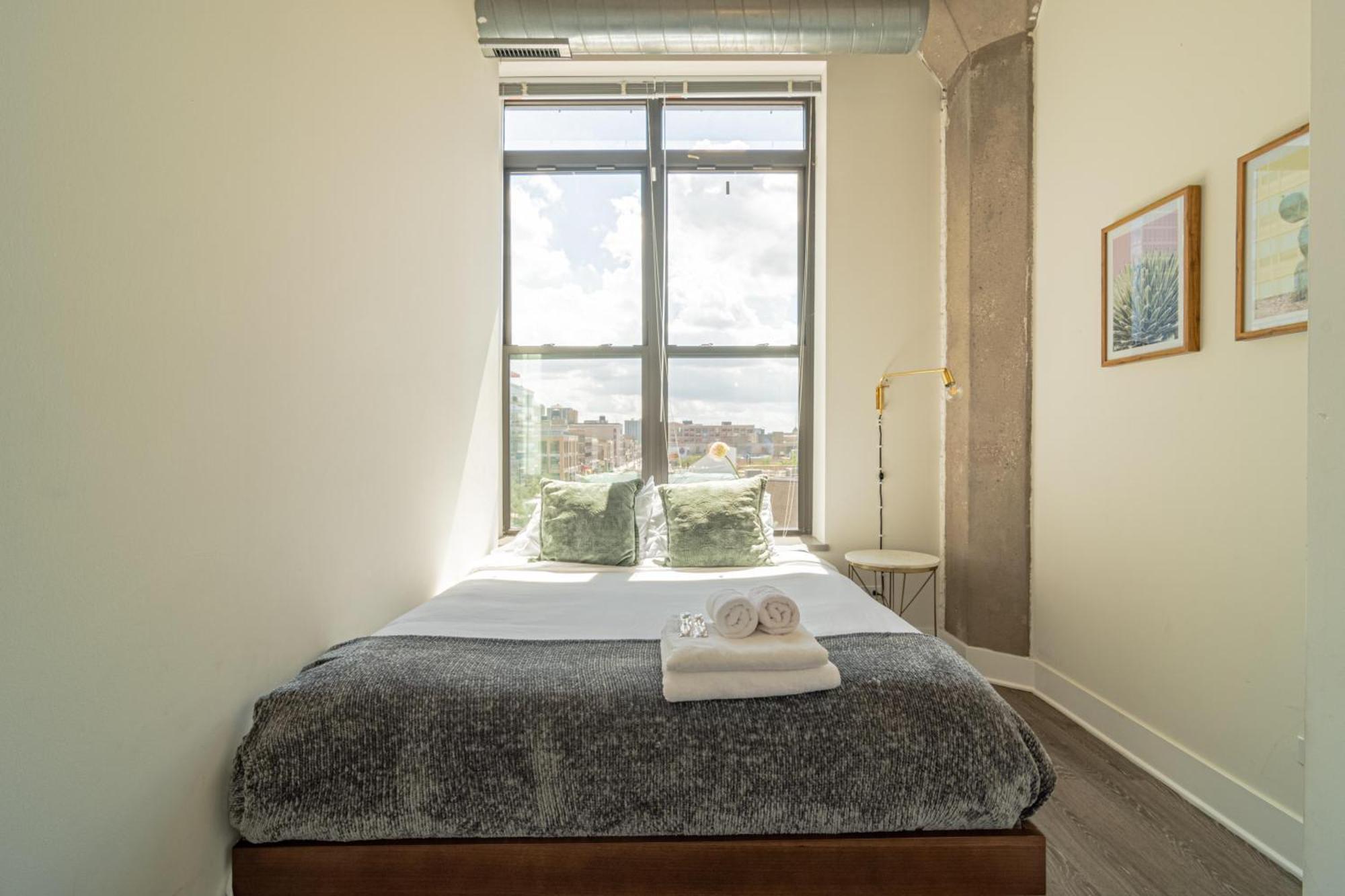 Bright 2Br Luxury Corner Suite With Optional Parking Sleeps 6 Guests Near Mccormick Place And Soldier Field Chicago Eksteriør bilde
